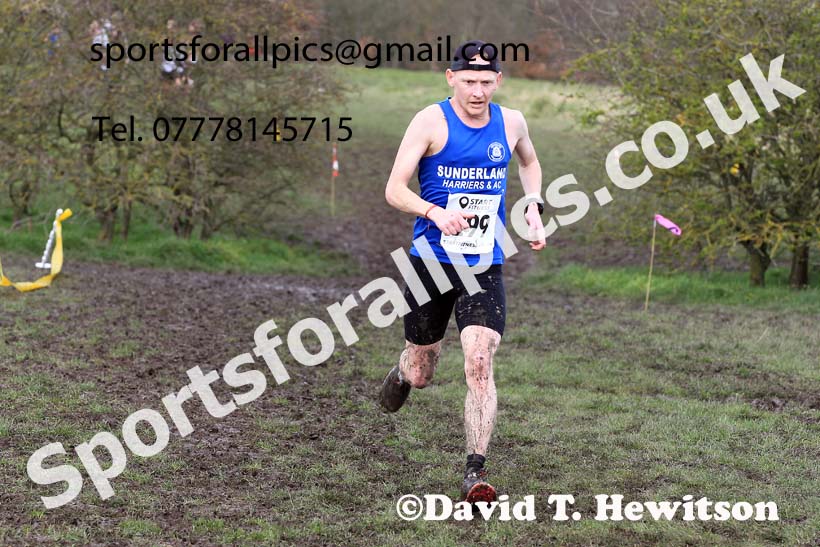 Men 35 to 60 in the 2023 BMAF Cross Country Champs., Wallsend. Photo: David T. Hewitson/Sports for All Pics